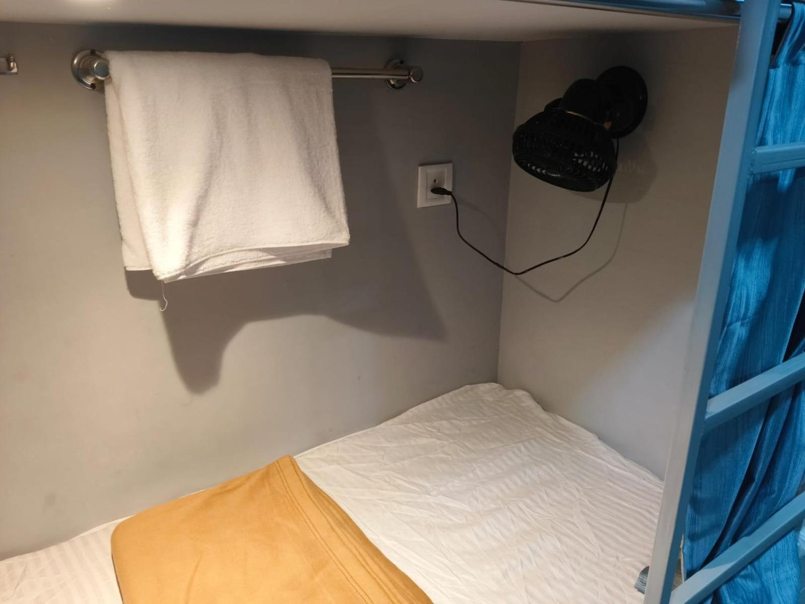 Rest Inn Hostel Dormitory 뭄바이 외부 사진