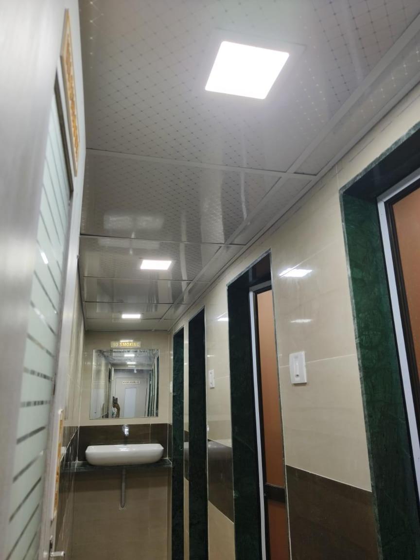 Rest Inn Hostel Dormitory 뭄바이 외부 사진