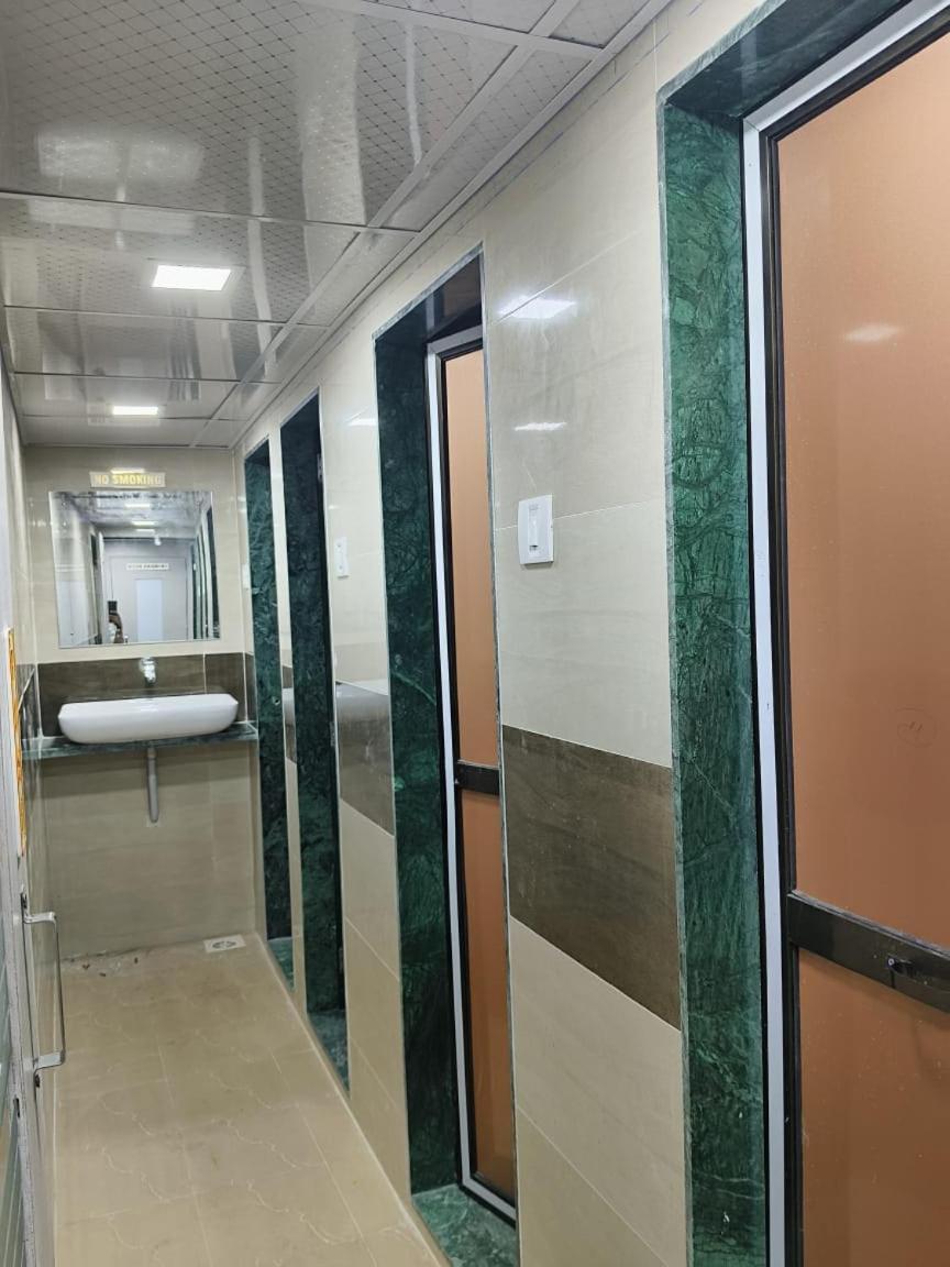 Rest Inn Hostel Dormitory 뭄바이 외부 사진