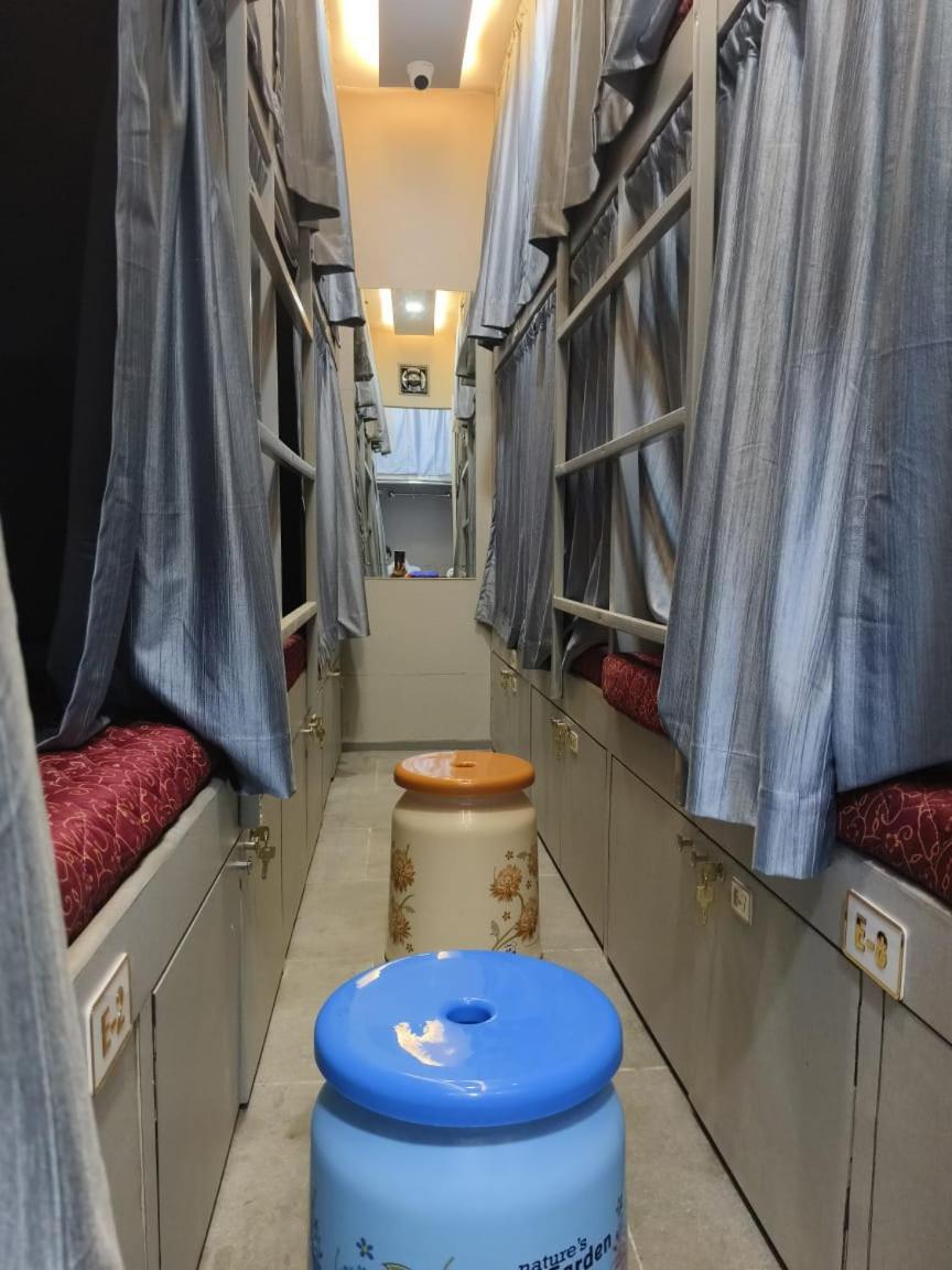 Rest Inn Hostel Dormitory 뭄바이 외부 사진