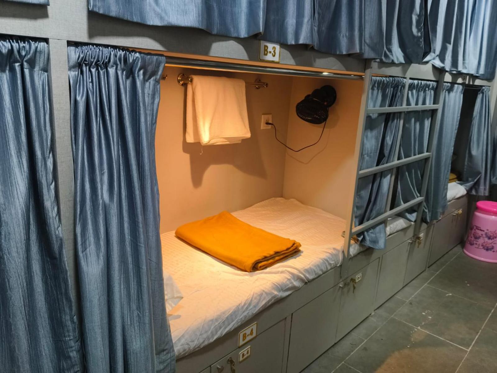 Rest Inn Hostel Dormitory 뭄바이 외부 사진