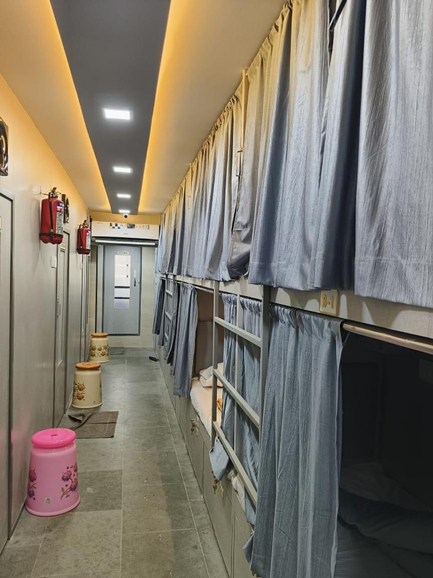 Rest Inn Hostel Dormitory 뭄바이 외부 사진