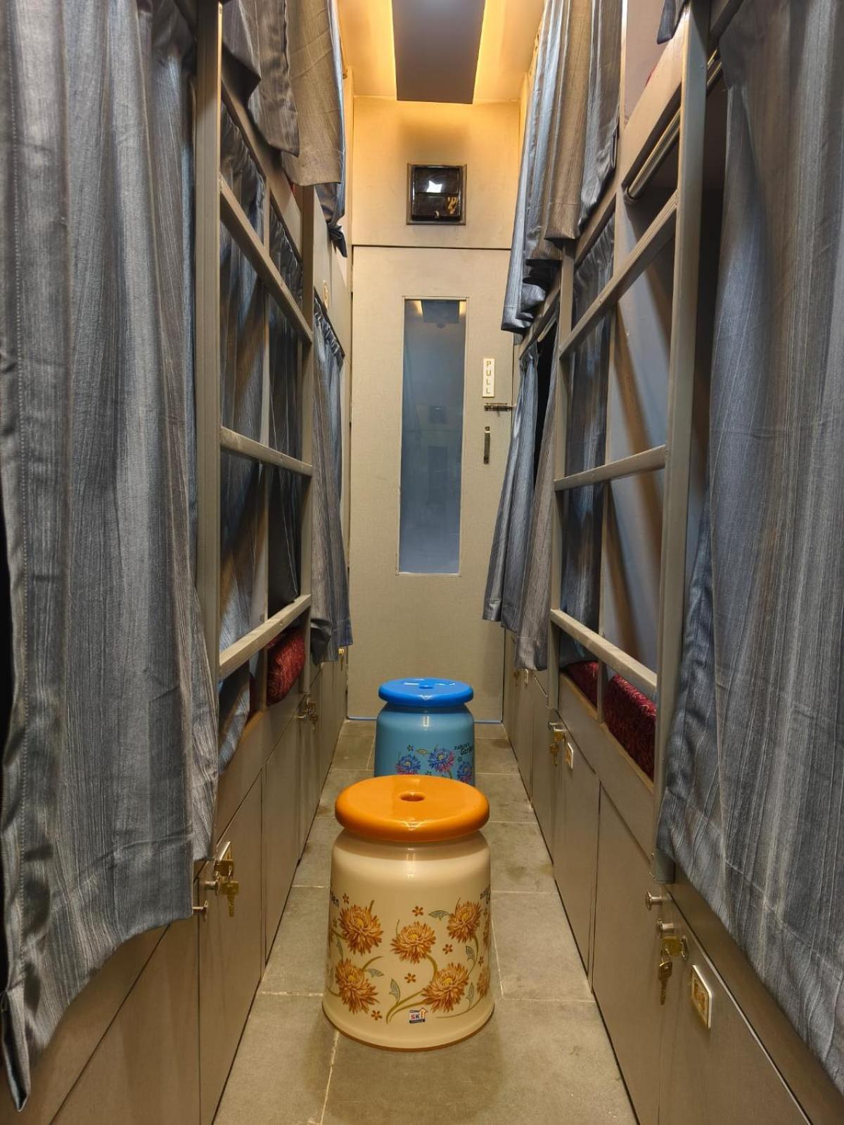 Rest Inn Hostel Dormitory 뭄바이 외부 사진